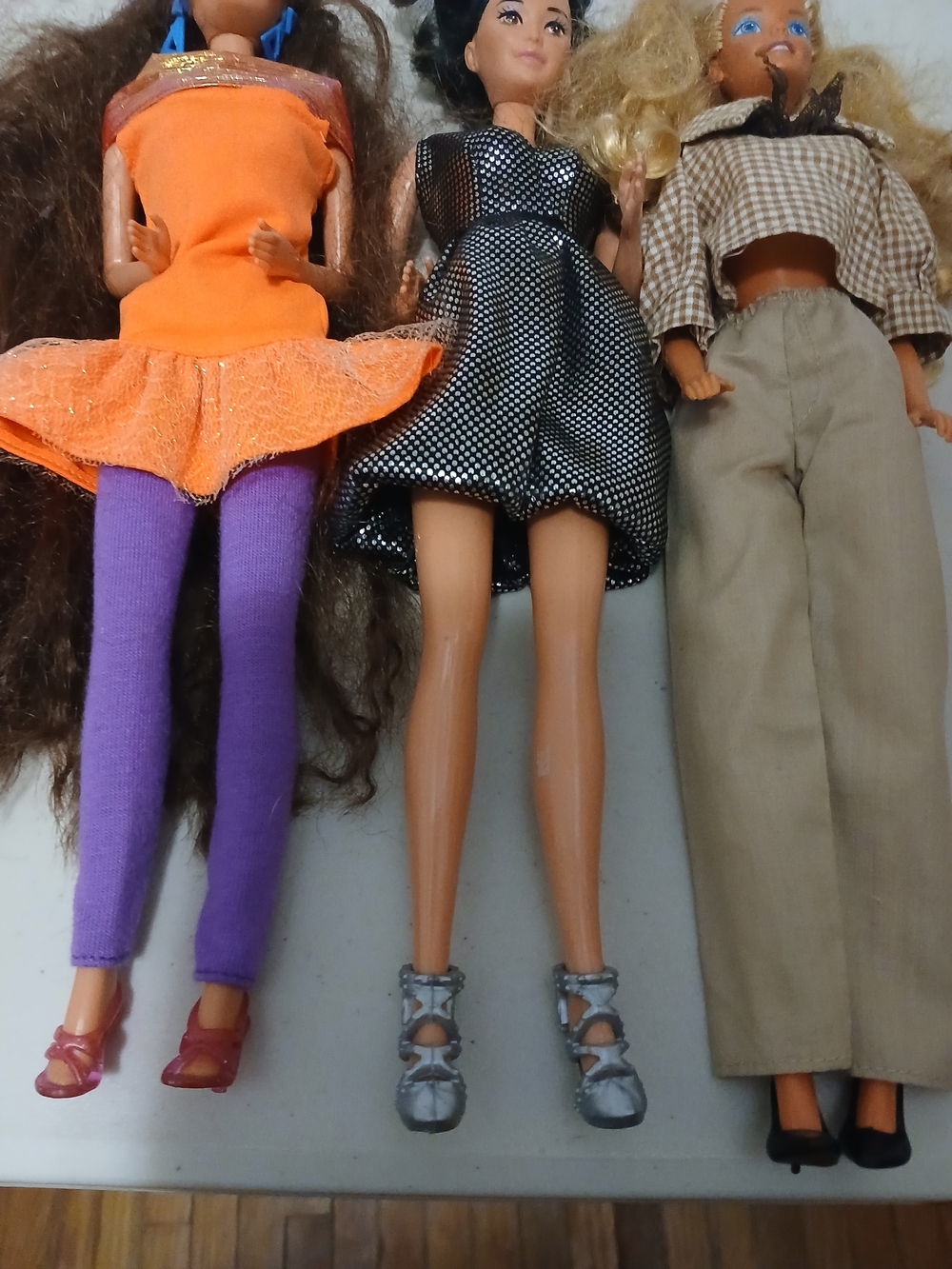 Barbie | Vintage Fashion Dolls Lot with Orange, Purple, Black & Beige Outfits - Picture 3 of 3